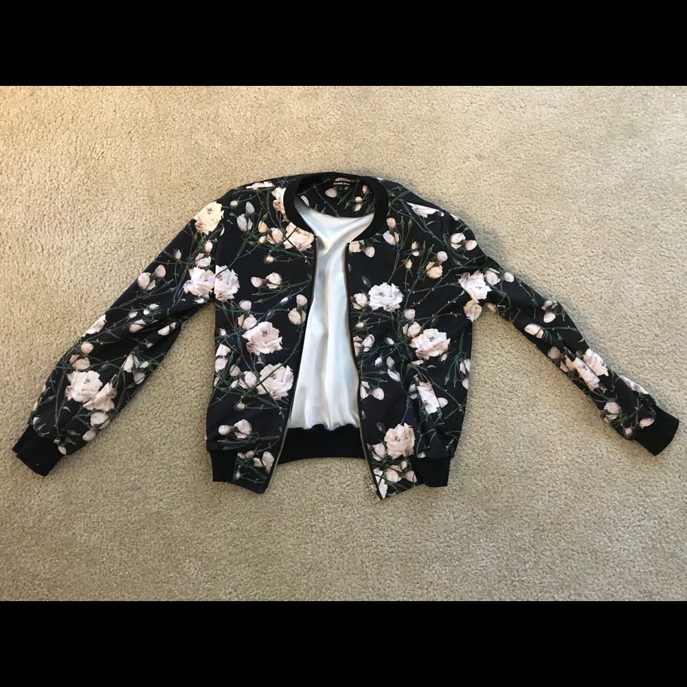 Women’s Floral Print Jacket size Small